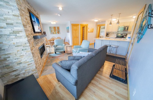 Lakeside Village Condo | Argentine 1504