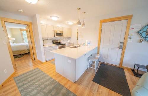 Lakeside Village Condo | Argentine 1504