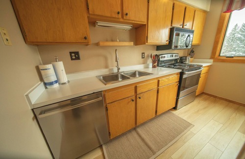 Lakeside Village Condo | Argentine 1523