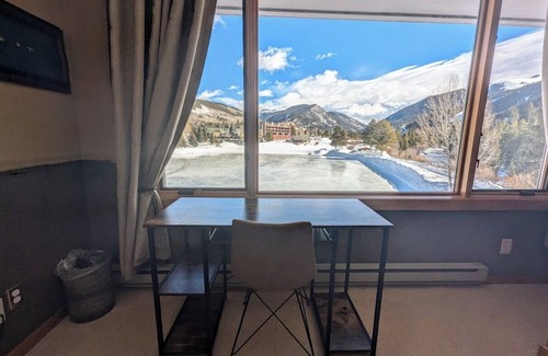 Lakeside Village Condo | Argentine 1523