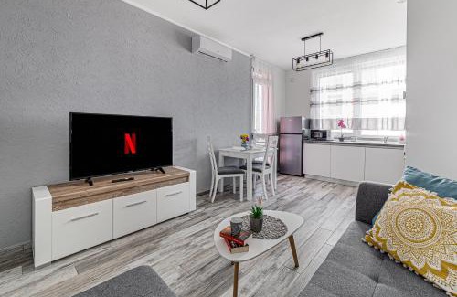 Arad Apartment | ARI AQUA Apartment with Balcony