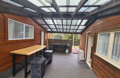 Pukehangi House | Arias COTTAGE (+ CABIN if avail) large family groups up to 24, Hot Spa pool