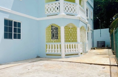 Santa Cruz House | Aristo Oasis, come and unwind in paradise. Santa Cruz Jamaica. 5 mins to Town