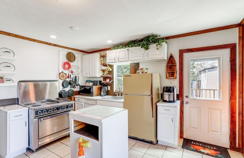 Henderson Cabin | Arkansas Cabin w/Deck < 1 Mi to Norfork Lake