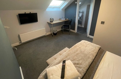 Basingstoke House | Arlan House, Superb Basingstoke Hotel - Room 05