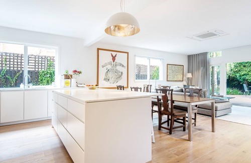 Armadale House | Armadale Elegance a beautiful home close to High Street