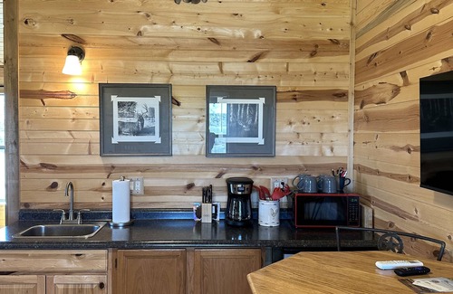 Fredericksburg Cabin | Arrowhead Cabin at Wolf Creek Guest Ranch