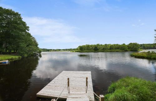 Pocono Lake House | Arrowhead Lodge Walk To Lake & Private Dock