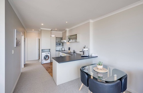 Bluff Hill House | Art Deco Escape - Napier Holiday Home