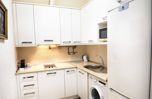 La Merced Apartment | Art Flat in Picasso neighborhood