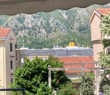 Kotor House | Art GuestHouse