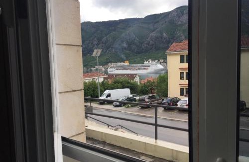 Kotor House | Art GuestHouse