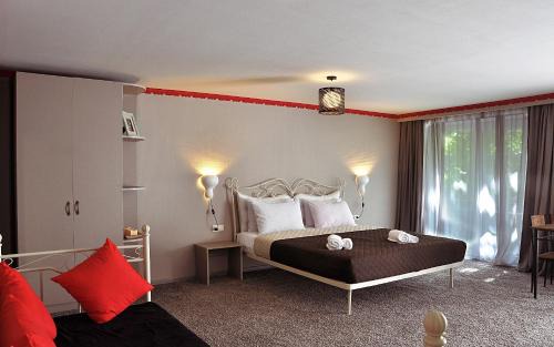 Saburtalo Hotel | Art Hotel Claude Monet