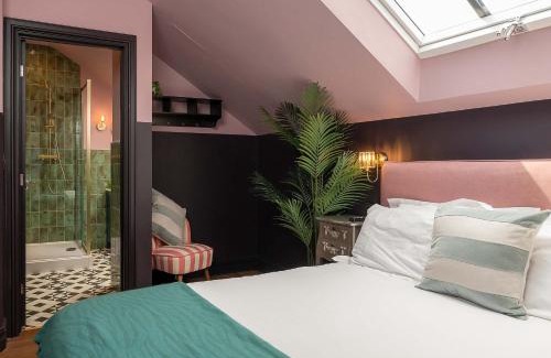 Barnard Castle Apartment | Art-Inspired Apartment in City