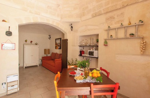Ostuni House | "Art on Stone" house