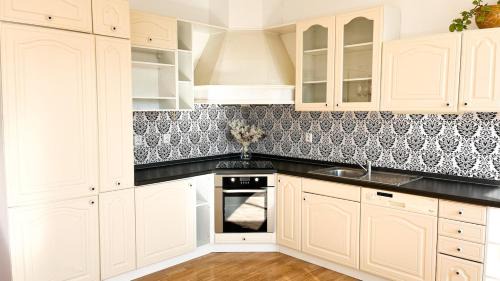 Ceske Budejovice Apartment | ART room with rooftop prosecco picnic or breakfast