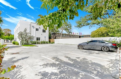 Wynwood Art District Apartment | ArTease Grand: Wynwood, Design District & Peloton