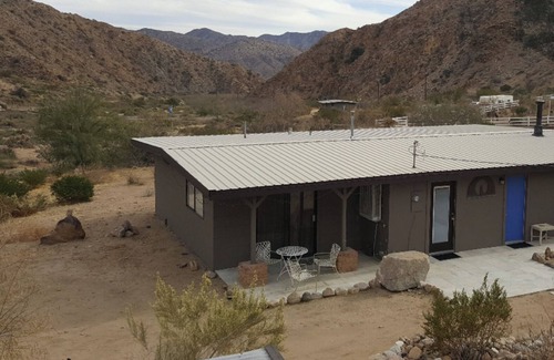 Morongo Valley Cottage | Artemis Cottage-Spacious Desert Retreat at 25 acres gated private Hidden Passage