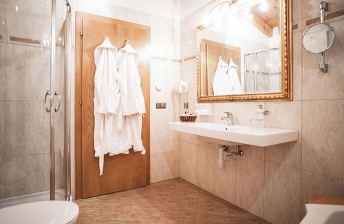 Valle San Silvestro Hotel | Arthotel Gratschwirt