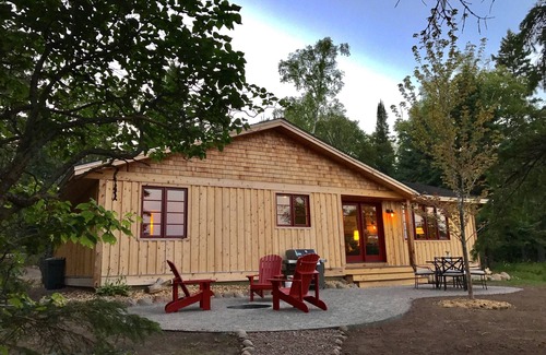 Lutsen Cabin | Artisan-crafted Magic on Lake Superior between Lutsen and Grand Marais
