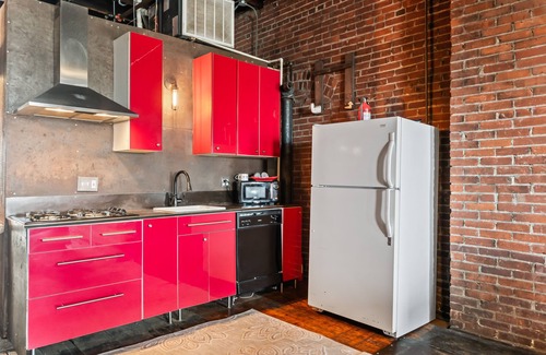 Downtown St. Louis Apartment | Artist Warehouse Loft - Downtown St. Louis - Boutique Hotel Sleeps 7-18