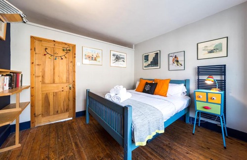 Carnaby Apartment | Artistic and Soulful Carnaby Street Movie Pad