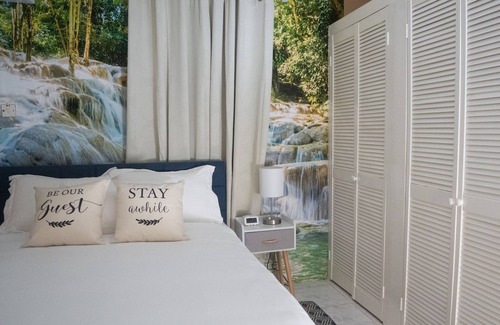 Greenwich Estate House | Artistic Tranquil: Gated 1-Br in Ocho Rios Jamaica