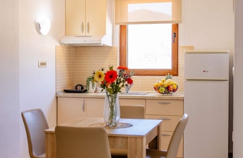 Velji Vinogradi House | Arvala Apartments - Apartment with Balcony