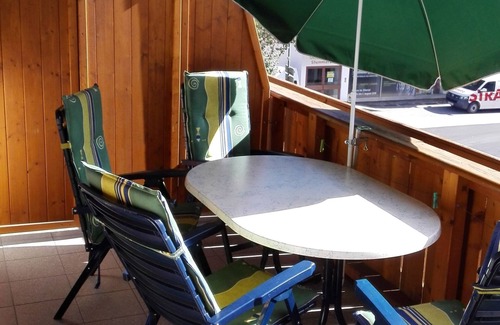 Stumm Apartment | As new apartments in a central location with panoramic views and parking.