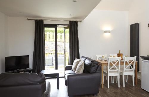 Wootton Bridge House | Ash Barn - Fernhill Farm