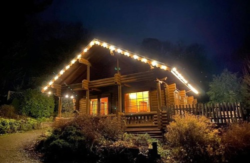 Aymestrey Cabin | 'Ash' Beautiful Log Cabin With Private Hot Tub