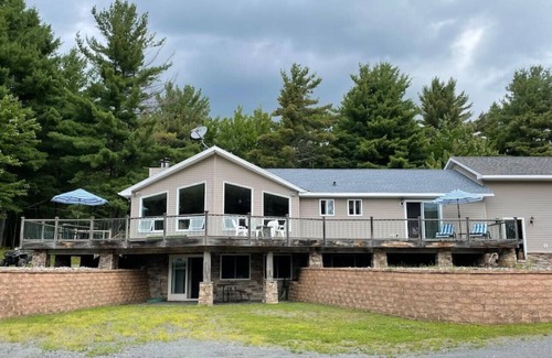 Ashland House | Ashland · Home Theatre, Game Room, Private Driving Range