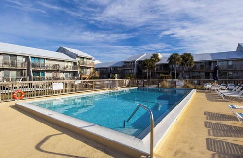 East End Condo | Ask about our monthly discounts! 1 Min Walk Beach! Pool within Steps!