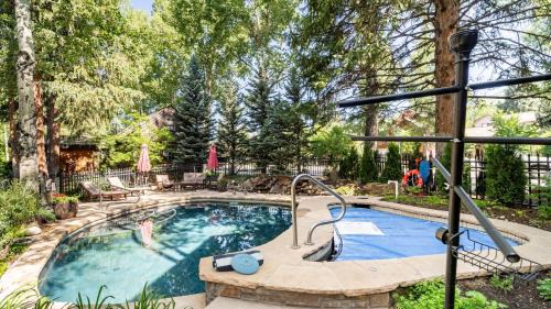 West End House | Aspen Hideaway by AvantStay Walk to Aspen Near Slopes Pool Hot Tub Access