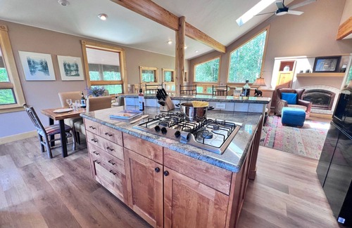 Frisco Ski Chalet | Aspen Hollow Lodge-Basecamp w/Hot Tub + Fire Pit