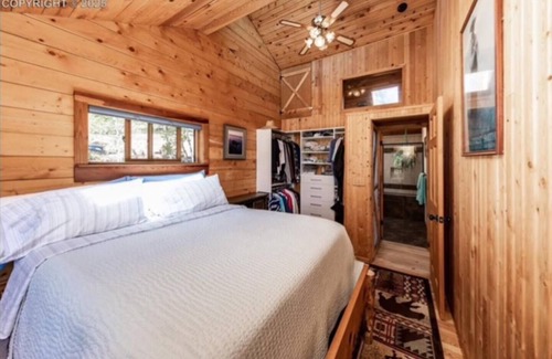 Divide Cabin | Aspen Rock - breathtaking views - HOT TUB - secluded!