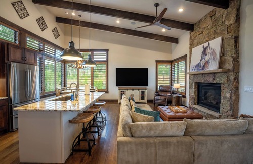 Silverthorne Apartment | Aspen Sky Lodge - Walk to Clubhouse, Mountain Views