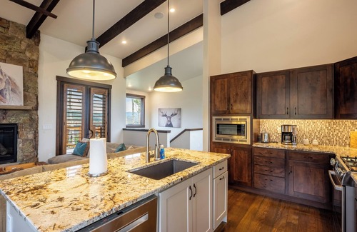 Silverthorne Apartment | Aspen Sky Lodge - Walk to Clubhouse, Mountain Views