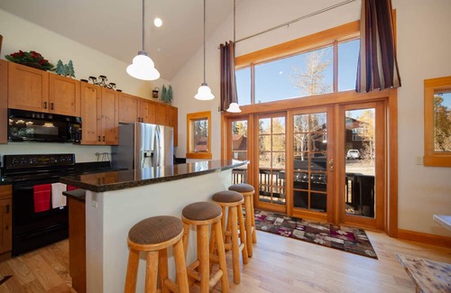 Wildernest House | Aspen Trail Lodge-Hot Tub & Mountain Views