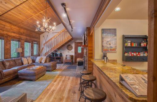 Sunny Slope House | Aspencliffe Home - Peaceful - Spacious - Hot Tub