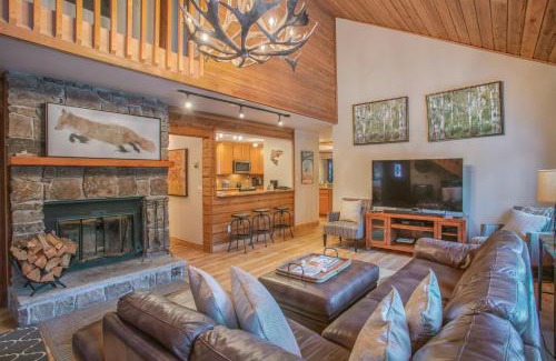 Sunny Slope House | Aspencliffe Home - Peaceful - Spacious - Hot Tub