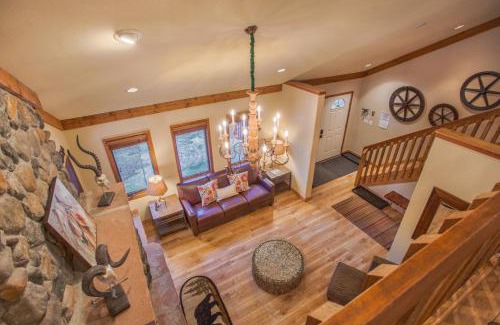 Sunny Slope House | Aspencliffe Home - Peaceful - Spacious - Hot Tub