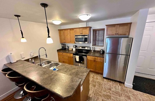 Golden Apartment | Aspens Retreat - 1BR w/Hot Tub