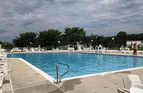 Assateague Pointe House | Assateague Pointe 2 br/1 ba 2 outdoor pools -in WOC.