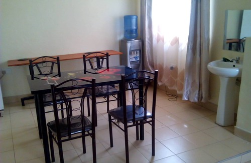 Naivasha House | Assiss place is in a serene and comfy place, next to the road.