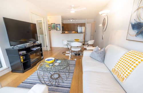 Inner Harbour Condo | Astoria Appeal- Ultimate Urban Experience by Victoria Prime!