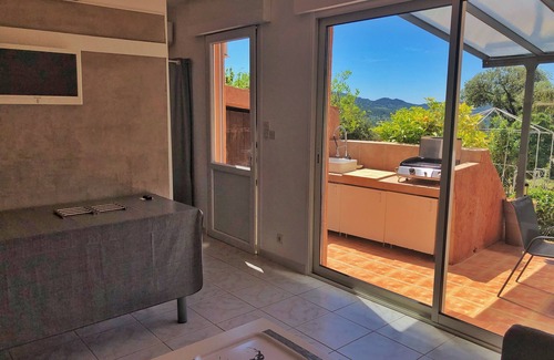 La Cadiere-d'Azur Apartment | At 6km from St Cyr sur Mer and with free Parking 100m from the beach of St Cyr.