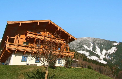 Bruck an der Grossglocknerstrasse Villa | Wonderful villa for 5 guests with WIFI, TV and balcony