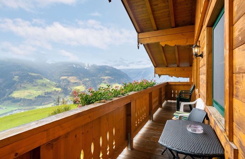 Bruck an der Grossglocknerstrasse Villa | Wonderful villa for 5 guests with WIFI, TV and balcony