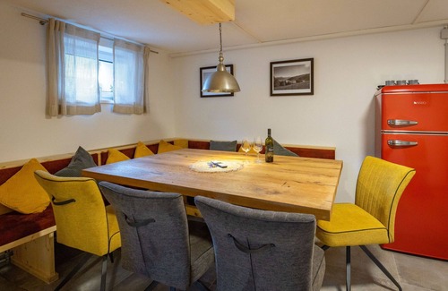 Bruck an der Grossglocknerstrasse Apartment | Cosy apartment for 4 people with WIFI, TV, balcony, pets allowed and panoramic view